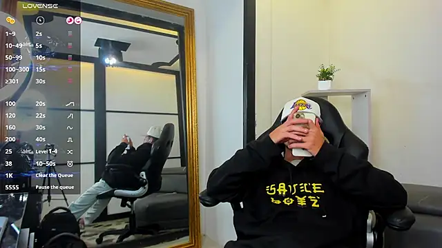 marcuscollins1  online show from November 13, 3:28 pm