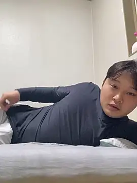 offwhite777 online show from March 16, 10:44 am