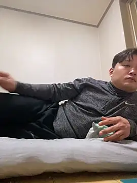 offwhite777 online show from February 25, 2:54 pm