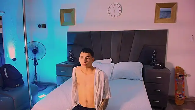 Snapshot of JhoanLeandro chatting on February 5, 4:06 am JhoanLeandro online show from February 5, 4:06 am