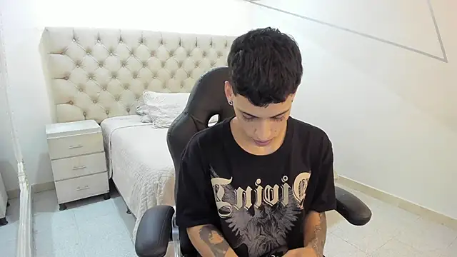 JhoanLeandro online show from October 11, 6:17 am