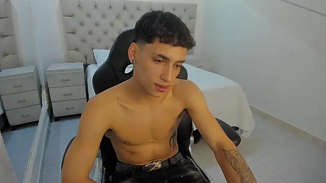 JhoanLeandro online show from December 20, 7:15 am