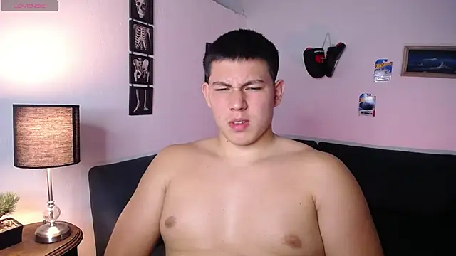 JamesCr  online show from March 13, 1:57 am