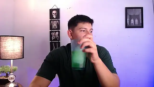 JamesCr  online show from November 4, 1:50 am