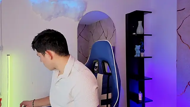 JamesCr  online show from May 22, 1:05 pm