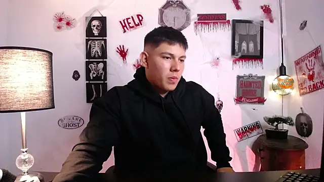 JamesCr  online show from October 25, 2:57 am