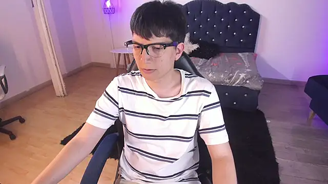 Golden-Boyy online show from September 13, 3:40 am