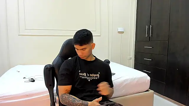 ANDRES STUD online show from April 16, 3:39 am