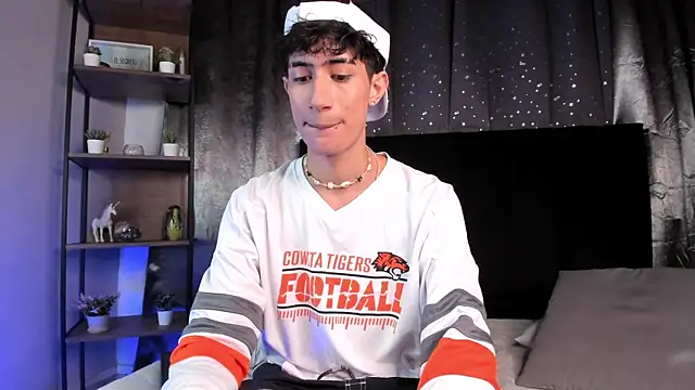 NovaaWheler online show from November 12, 8:25 pm