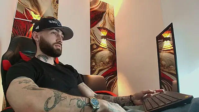 Luke davis01 online show from October 16, 1:30 pm