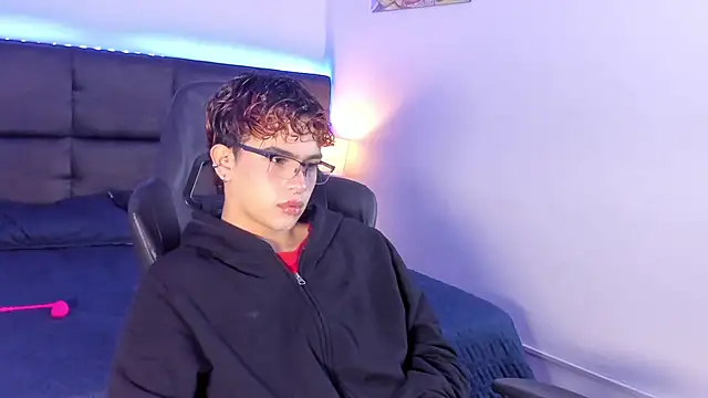 Aiiden 15 online show from October 17, 12:20 pm