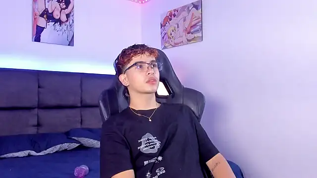 Aiiden 15 online show from October 20, 12:09 pm