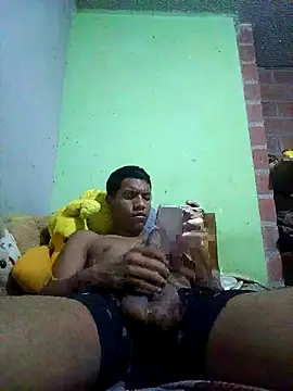 Snapshot of jr121221 chatting on February 11, 4:22 am jr121221 online show from February 11, 4:22 am