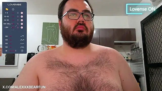 Snapshot of alexxxbear chatting on February 27, 3:59 pm alexxxbear online show from February 27, 3:59 pm