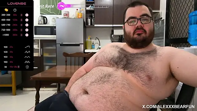 Snapshot of alexxxbear chatting on September 21, 12:11 am alexxxbear online show from September 21, 12:11 am