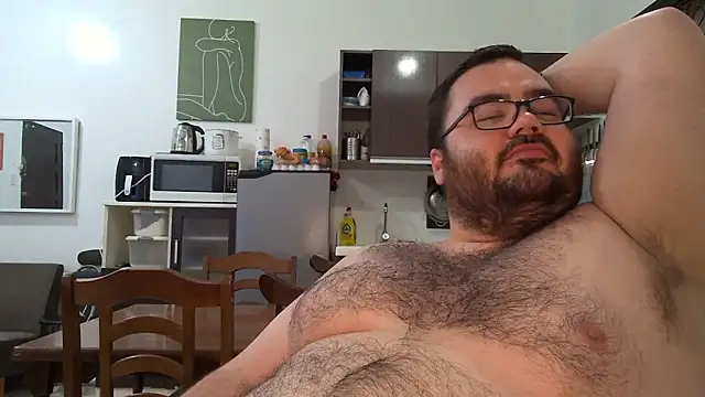 Snapshot of alexxxbear chatting on February 12, 3:07 am alexxxbear online show from February 12, 3:07 am