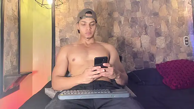 Snapshot of RyanGreys chatting on March 8, 1:44 pm RyanGreys online show from March 8, 1:44 pm