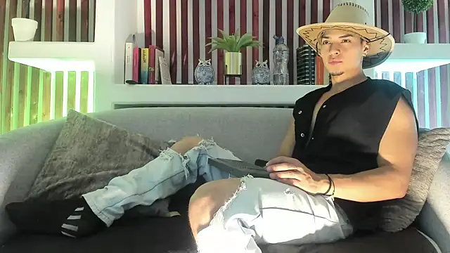 Snapshot of RyanGreys chatting on September 27, 3:37 am RyanGreys online show from September 27, 3:37 am