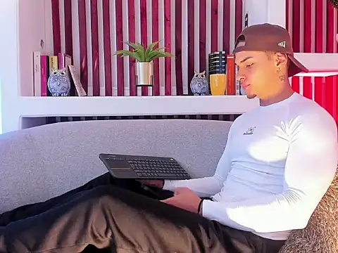 Snapshot of RyanGreys chatting on October 10, 3:33 am RyanGreys online show from October 10, 3:33 am