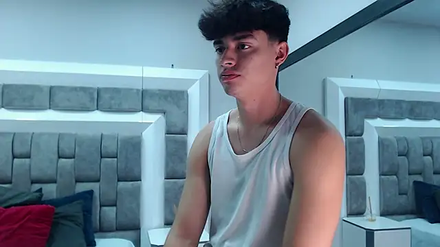 DrakeCollinss online show from March 19, 7:38 pm