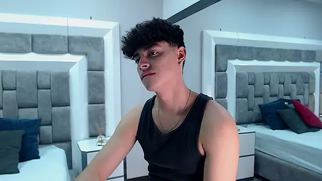 DrakeCollinss online show from March 18, 7:33 pm