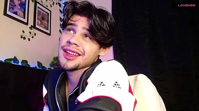 isaac-saenz online show from February 17, 7:42 pm