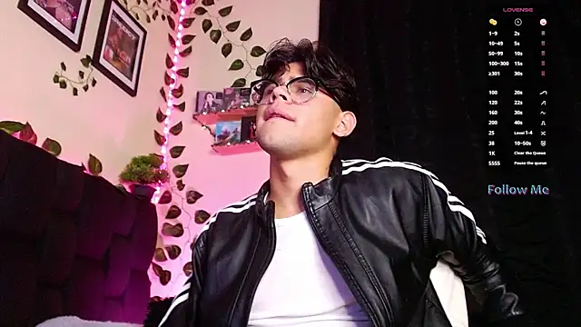 isaac-saenz online show from February 22, 9:32 pm