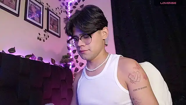 isaac-saenz online show from February 25, 8:09 pm