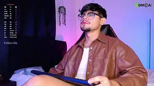 isaac-saenz online show from October 12, 11:21 pm