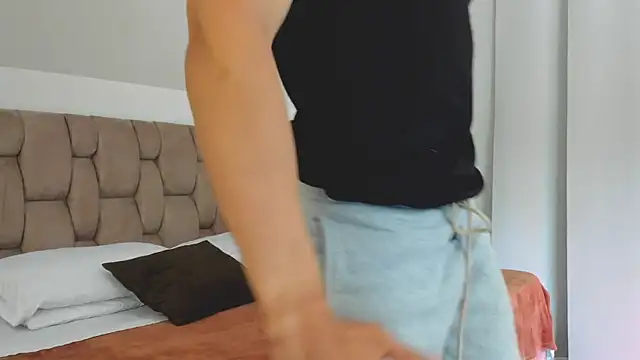 Taylercross online show from March 10, 4:57 pm