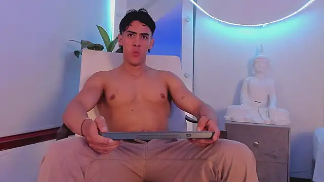 Taylercross online show from March 7, 7:05 pm