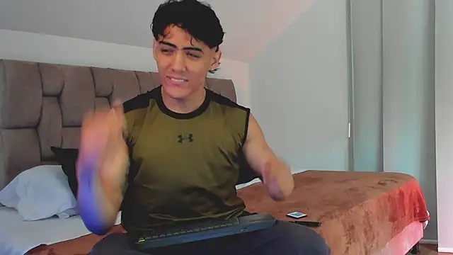 Taylercross online show from February 25, 1:39 pm