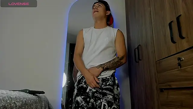 mattiwsmorris  online show from April 23, 9:50 pm