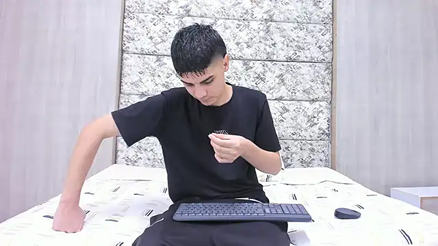 frank jhonsson online show from February 7, 7:19 pm