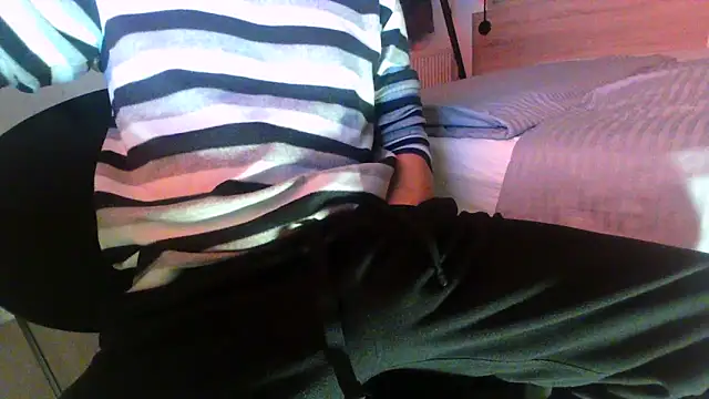 Snapshot of LattenLarsi chatting on October 13, 10:05 pm LattenLarsi online show from October 13, 10:05 pm