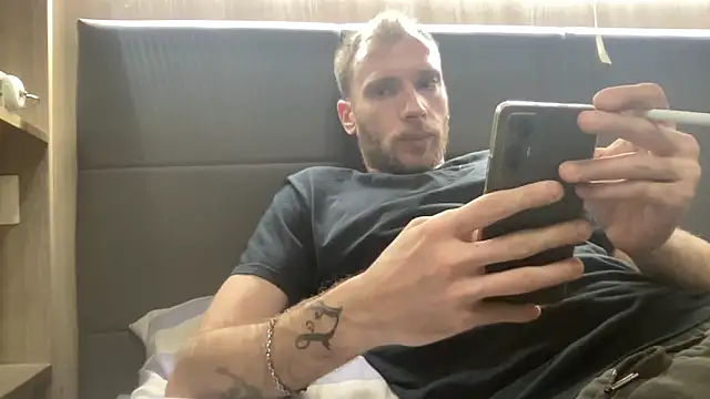 Snapshot of Lorenzz95 chatting on March 11, 7:25 pm Lorenzz95 online show from March 11, 7:25 pm