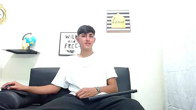 Snapshot of babymaik chatting on March 21, 8:29 pm babymaik online show from March 21, 8:29 pm