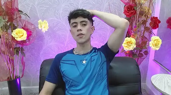 Snapshot of star_boyxx chatting on March 19, 7:38 pm star boyxx online show from March 19, 7:38 pm