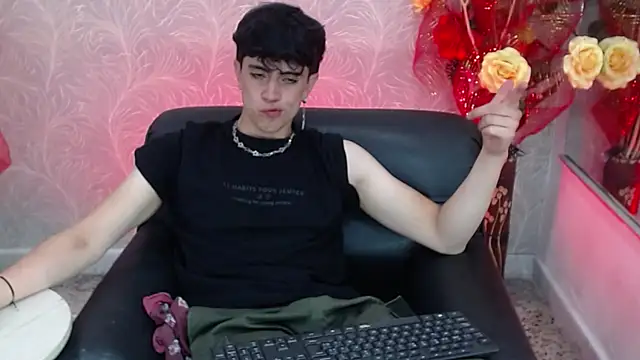 Snapshot of star_boyxx chatting on October 2, 9:41 pm star boyxx online show from October 2, 9:41 pm