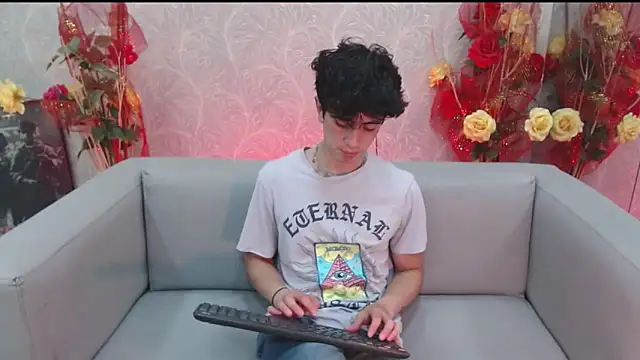 Snapshot of star_boyxx chatting on September 15, 8:43 pm star boyxx online show from September 15, 8:43 pm
