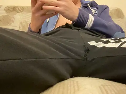 LrgPns online show from December 15, 8:06 pm