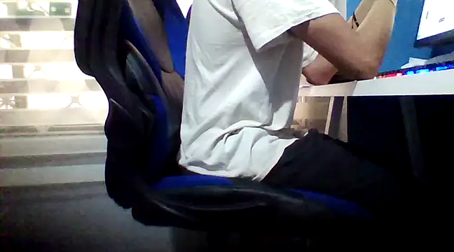 Snapshot of DaGP222 chatting on March 6, 6:16 pm DaGP222 online show from March 6, 6:16 pm