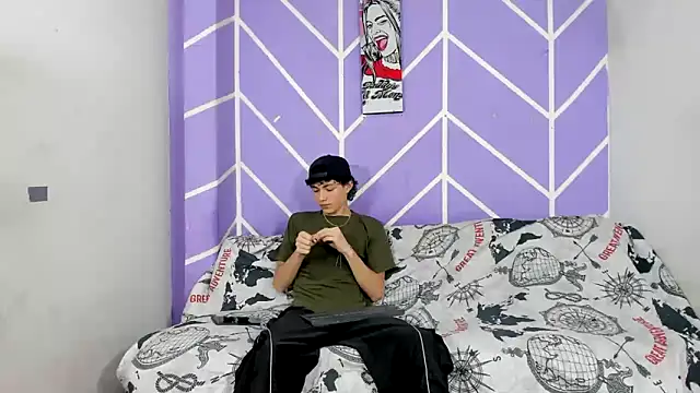 Snapshot of Maxxi_hot23 chatting on October 10, 7:51 pm Maxxi hot23 online show from October 10, 7:51 pm