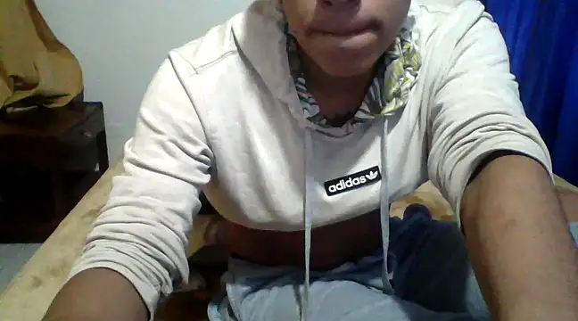 Snapshot of TuVergaRica69 chatting on March 8, 10:56 pm TuVergaRica69 online show from March 8, 10:56 pm