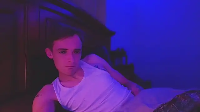 Ilovepussy1911 online show from April 14, 10:15 am