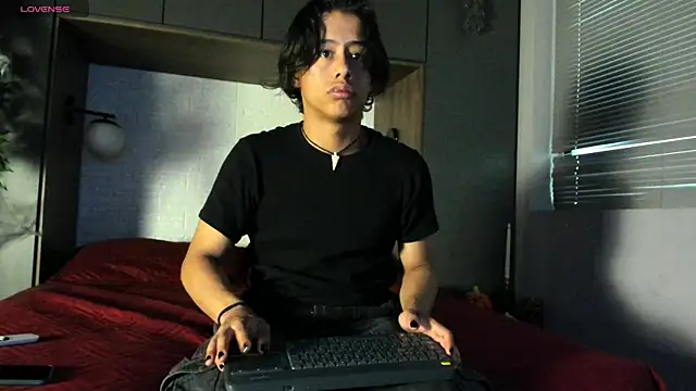 labrinthteasing online show from October 27, 2:30 pm