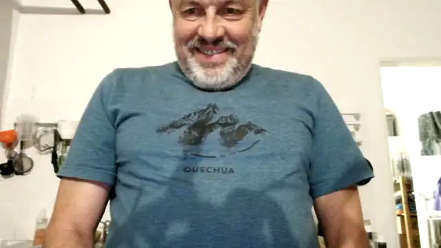 Snapshot of Berg_Boy chatting on September 30, 8:45 pm Berg Boy online show from September 30, 8:45 pm