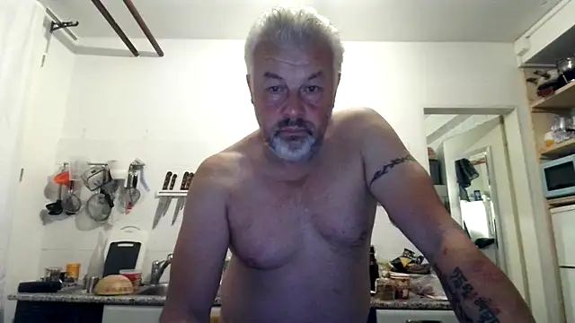 Snapshot of Berg_Boy chatting on September 12, 3:17 am Berg Boy online show from September 12, 3:17 am