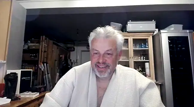 Snapshot of Berg_Boy chatting on March 18, 7:55 pm Berg Boy online show from March 18, 7:55 pm