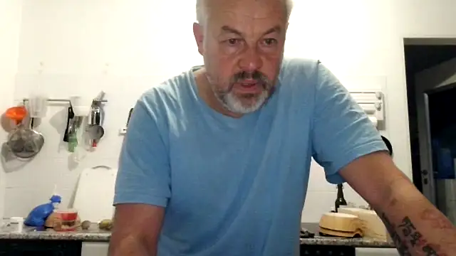 Snapshot of Berg_Boy chatting on October 5, 5:11 am Berg Boy online show from October 5, 5:11 am